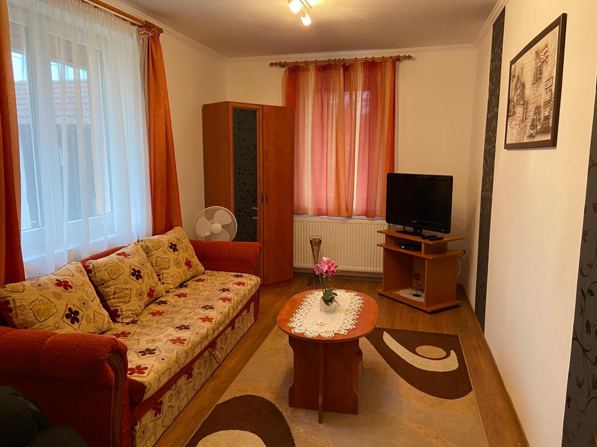 Vadrozsa Vendeghaz-Apartman แดมเยน ภายนอก รูปภาพ