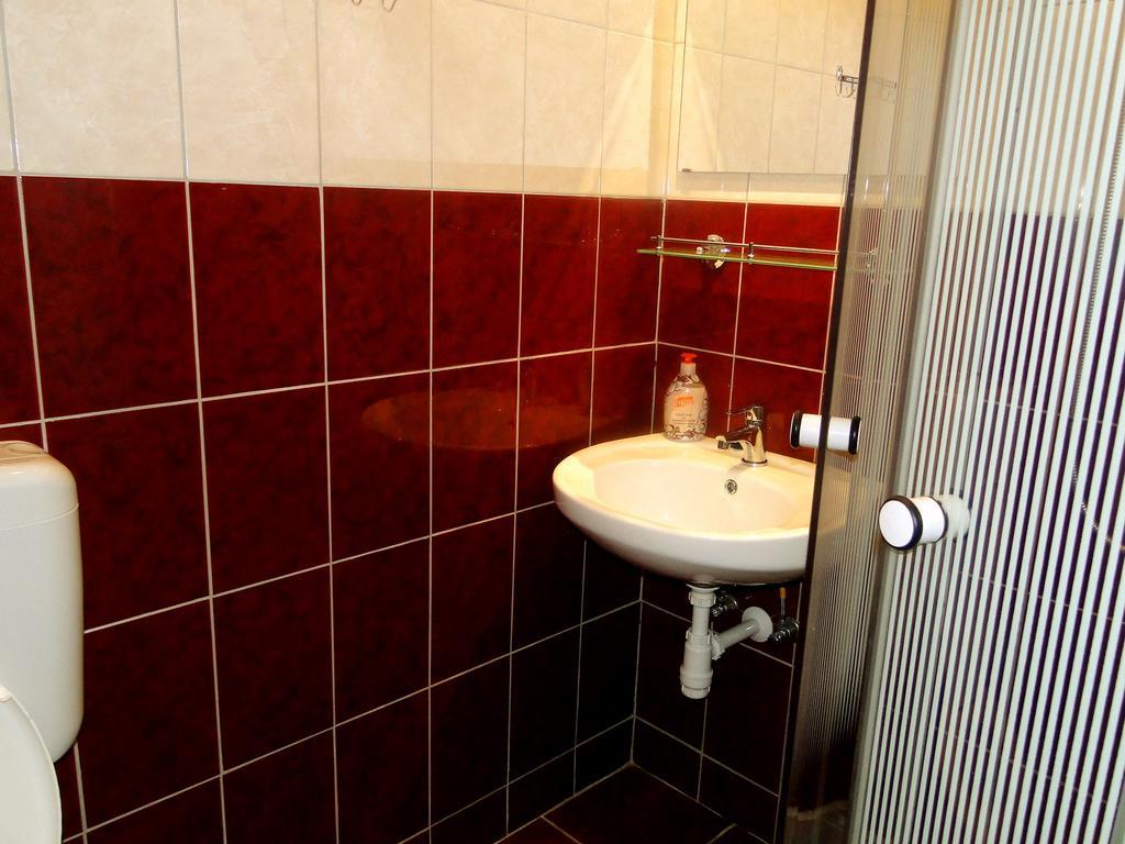 Vadrozsa Vendeghaz-Apartman แดมเยน ภายนอก รูปภาพ