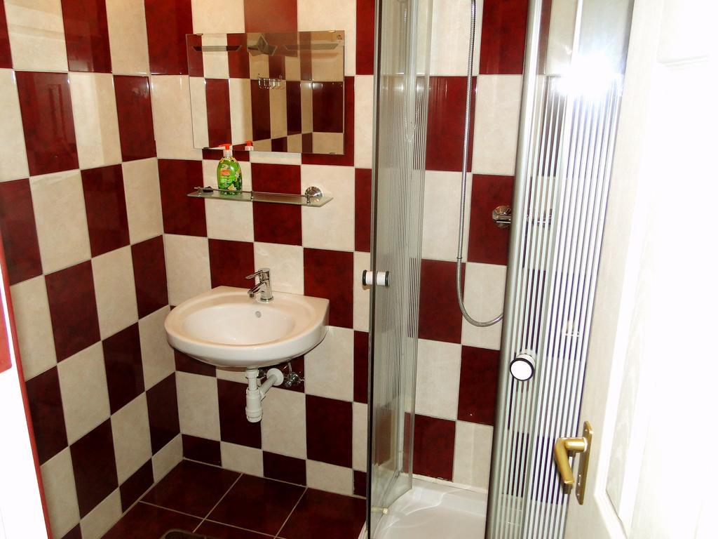 Vadrozsa Vendeghaz-Apartman แดมเยน ภายนอก รูปภาพ